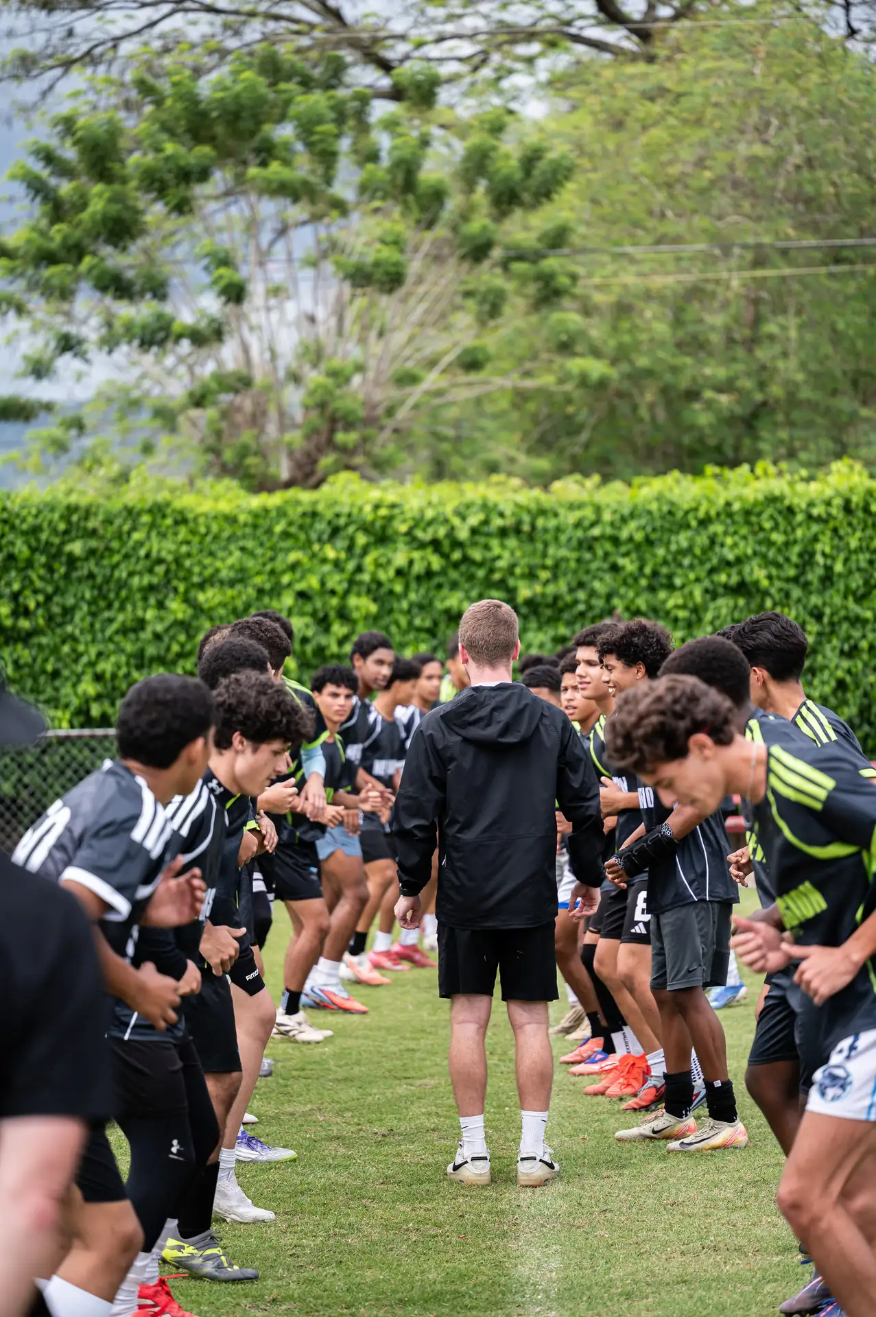 Atletas entrenando en el showcase de New Vision Sports en Santiago